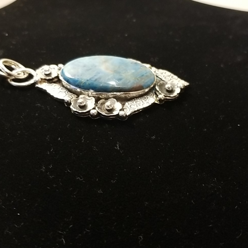 GORGEOUS PENDANT NWOT - Picture 8 of 10